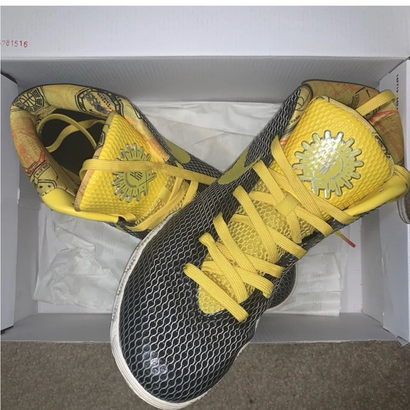 Size 12 Rare - Nike Kyrie 1 LTD Rise lightly worn main image 7
